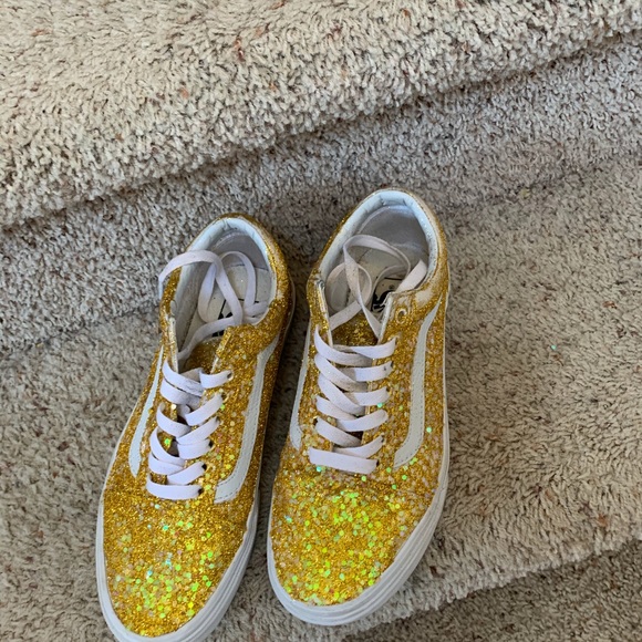 Vans - Picture 3 of 5